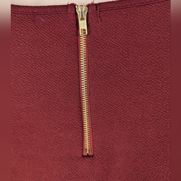 Green Envelope large burgundy blouse with gold zipper in back - Picture 6 of 8